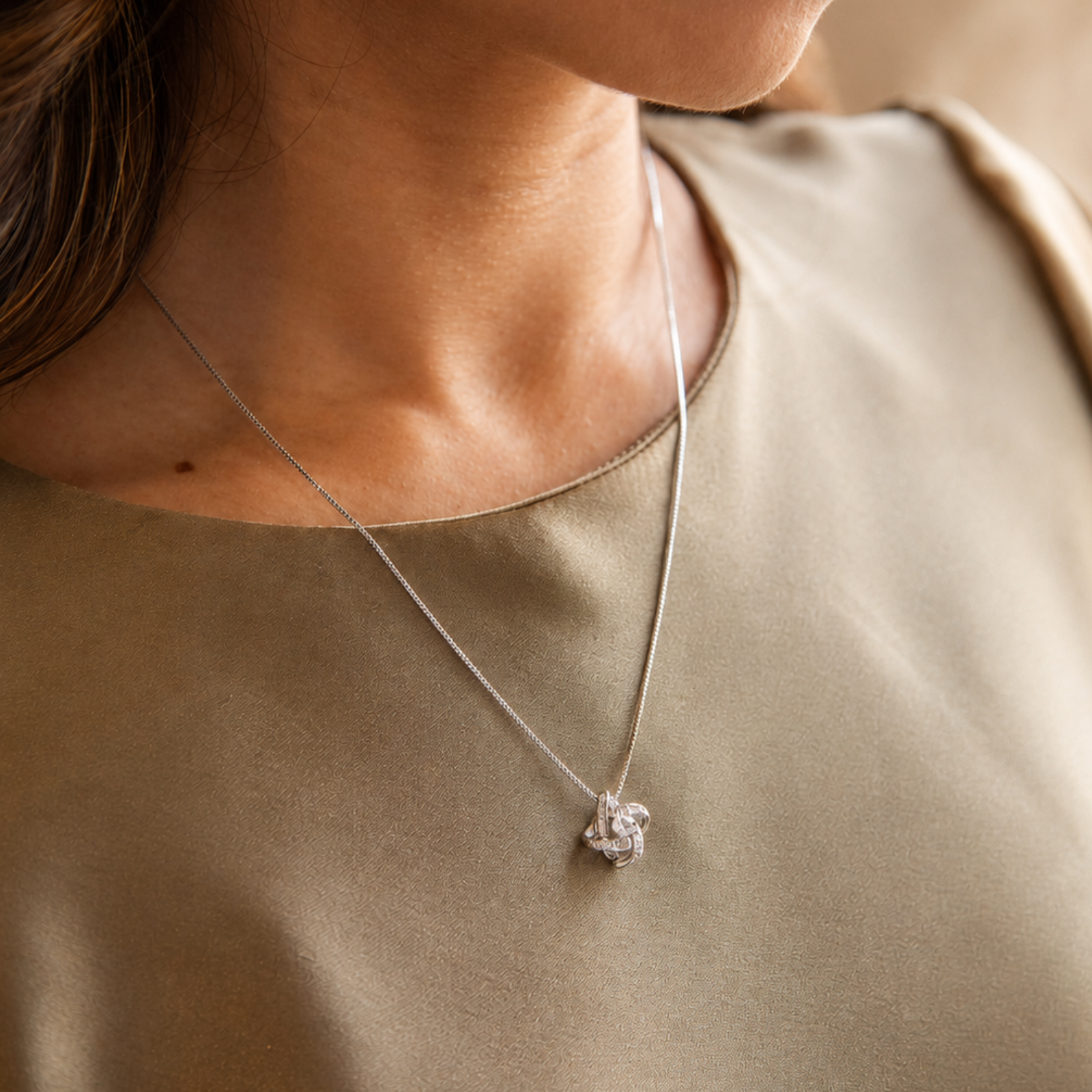 Crystal Clover Pendant Necklace - Image 3