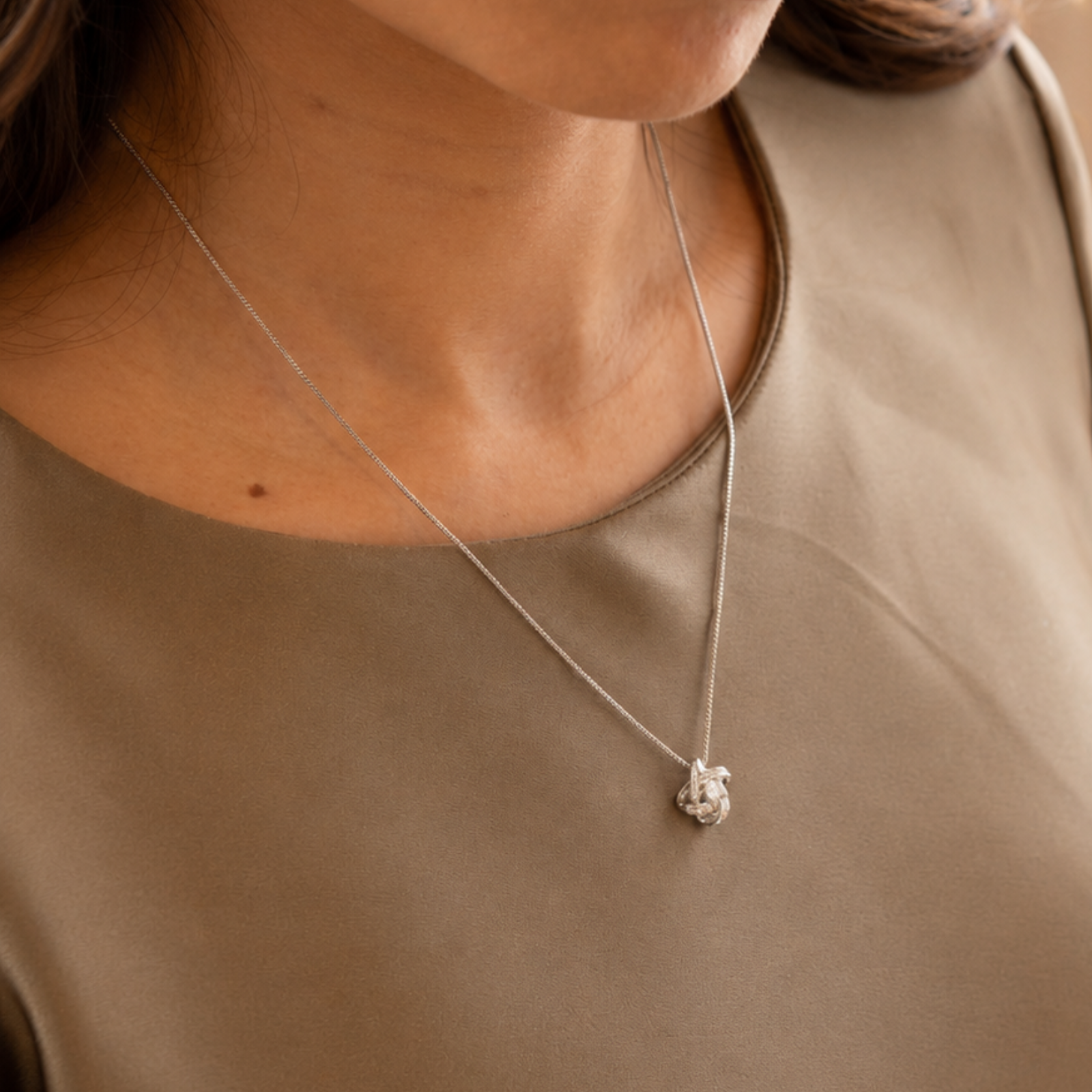 Crystal Clover Pendant Necklace - Image 2